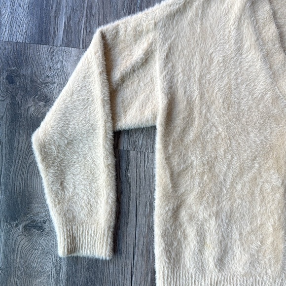 Levi’s Sweater White Fuzzy Betty Cardigan Sweater Relaxed Fit Size Small - Picture 5 of 16